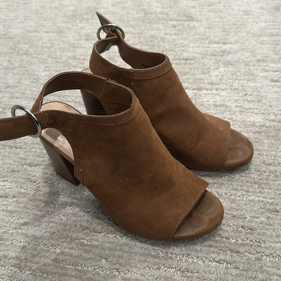 Tan booties - Picture 4 of 4